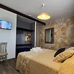 Entreacebedas Rural&vacaciones, Con Jardin Privado, Barbacoa Y Chimeneas セゴビア