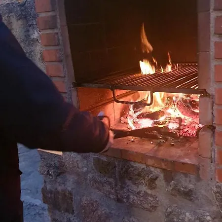 Casa Rural Y Apartamento Entreacebedas I Alojamientos Con Jardin Privado, Barbacoa Y Chimeneas شقوبية