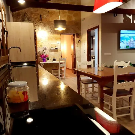 Casa Rural Y Apartamento Entreacebedas I Alojamientos Con Jardin Privado, Barbacoa Y Chimeneas