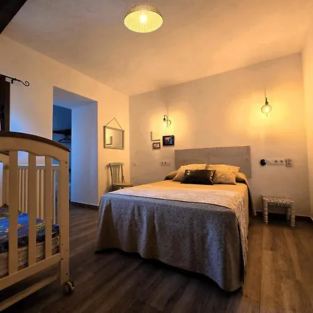 Casa Rural Y Apartamento Entreacebedas I Alojamientos Con Jardin Privado, Barbacoa Y Chimeneas