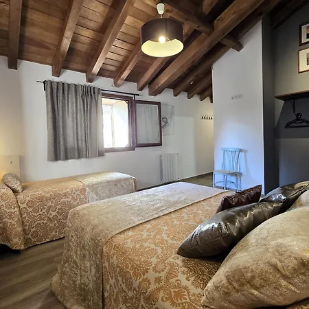 Casa Rural Y Apartamento Entreacebedas I Alojamientos Con Jardin Privado, Barbacoa Y Chimeneas