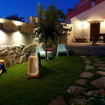 منزل ريفي Casa Rural Y Apartamento Entreacebedas I Alojamientos Con Jardin Privado, Barbacoa Y Chimeneas شقوبية
